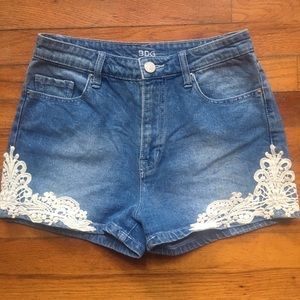 UO BDG High-Waisted Erin Embroidered Shorts 27w